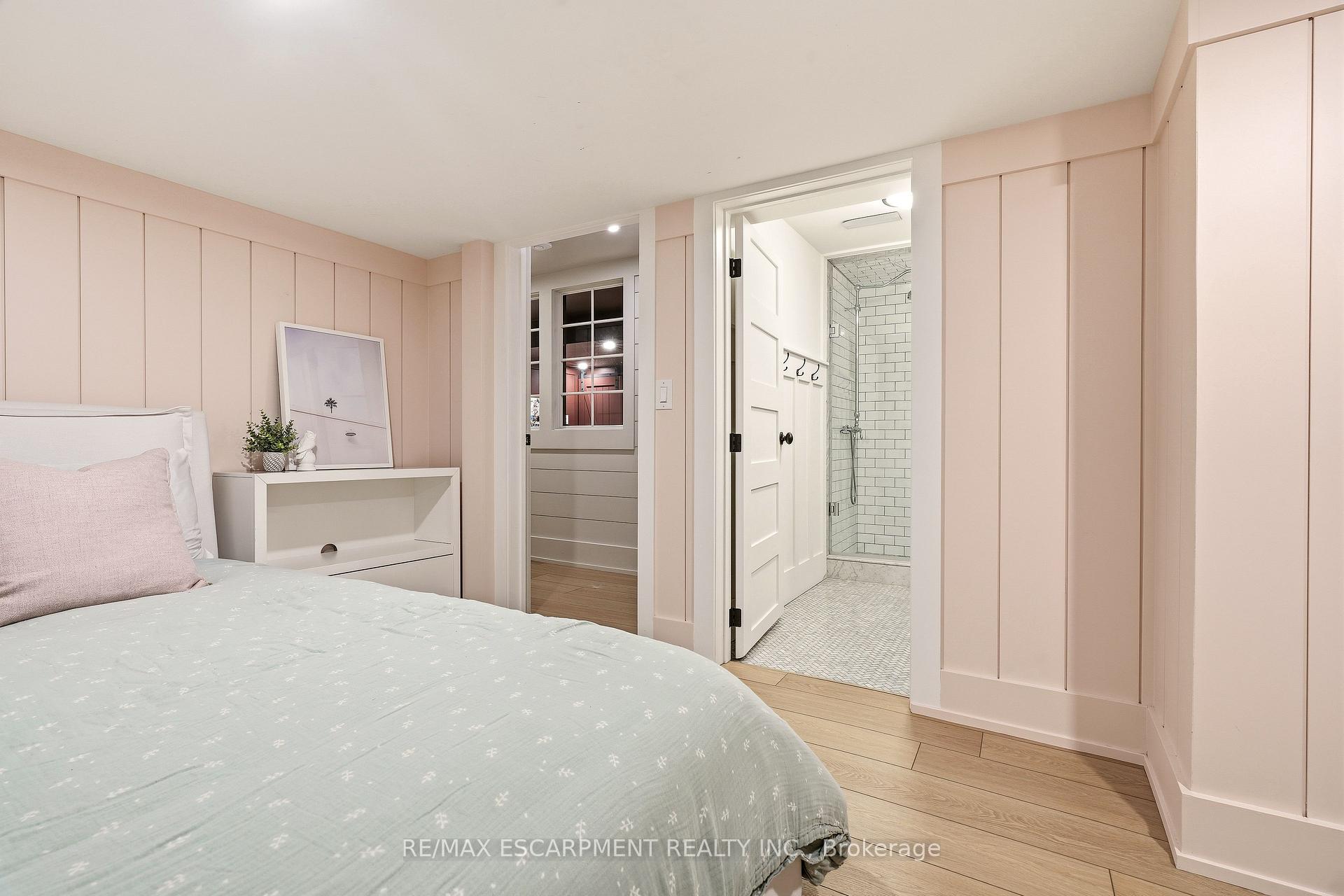 Photo 38 of 330 Camelot Court, Burlington, Shoreacres — HOMEH