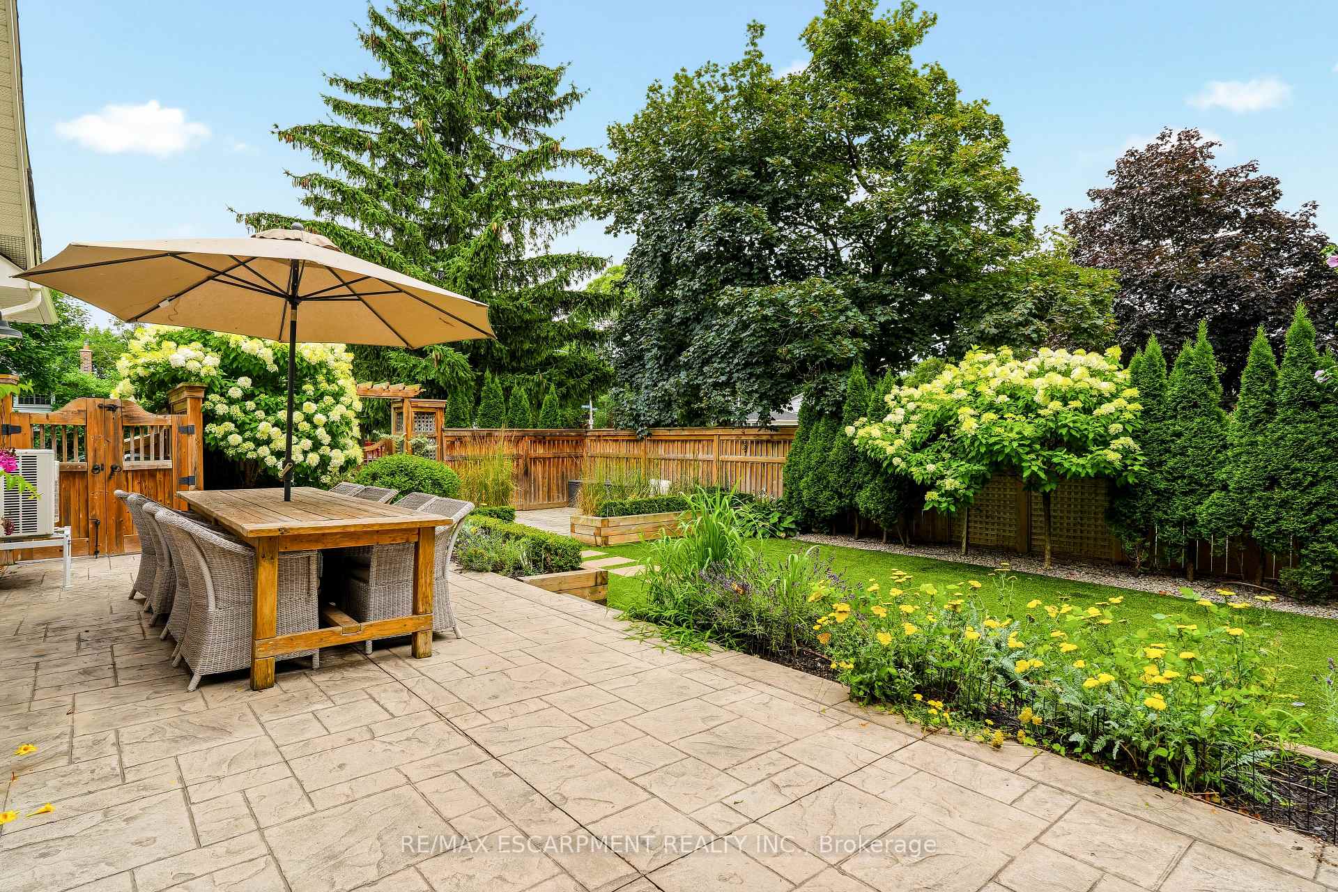 Photo 45 of 330 Camelot Court, Burlington, Shoreacres — HOMEH