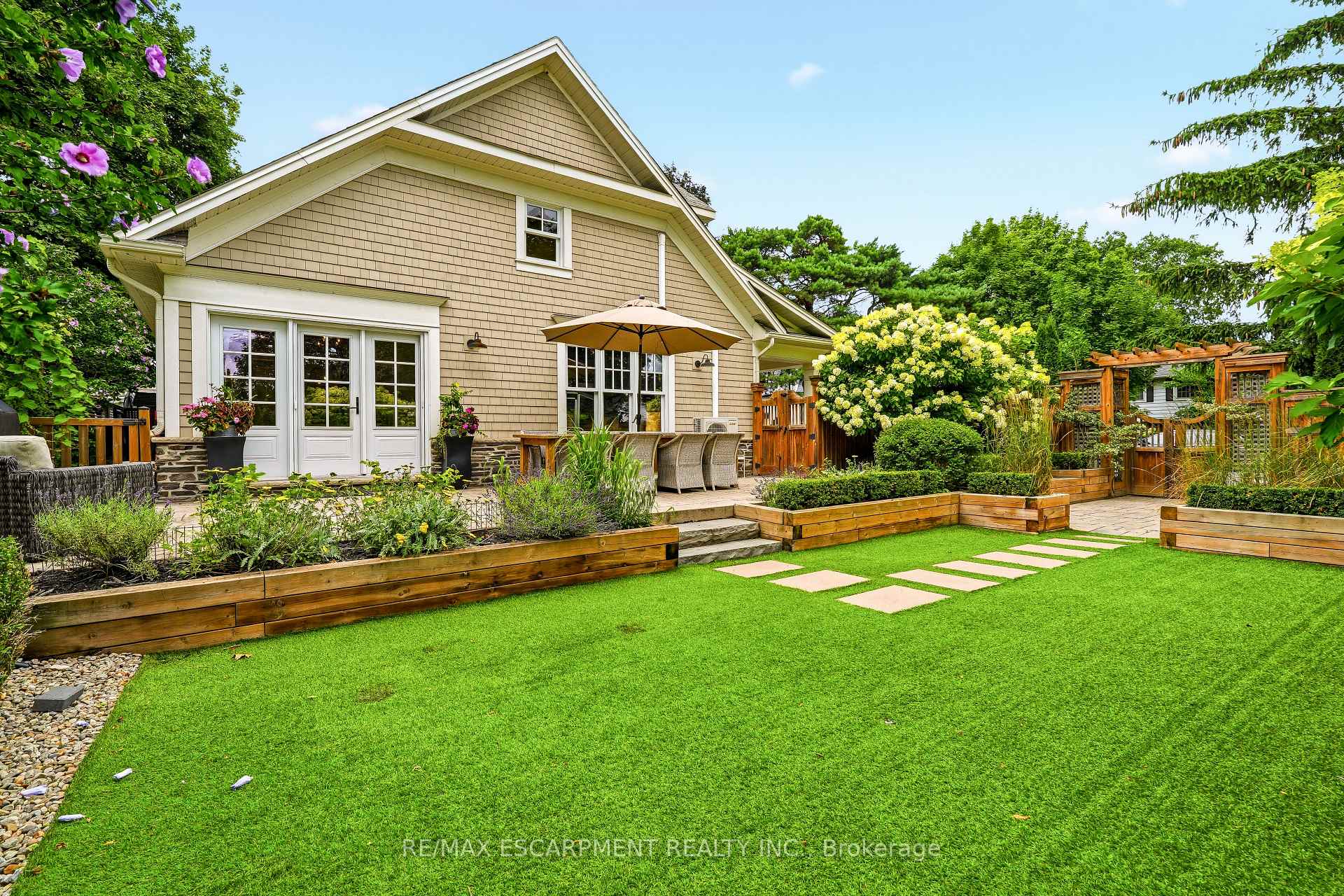 Photo 47 of 330 Camelot Court, Burlington, Shoreacres — HOMEH