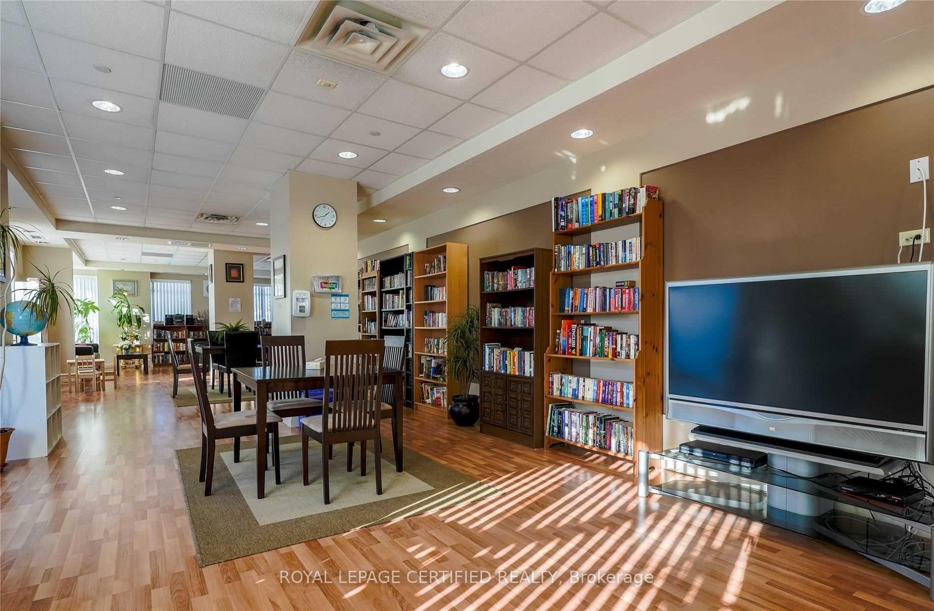 Photo 5 of Unit 424, 3650 Kingston Road, Scarborough, Scarborough Village — HOMEH