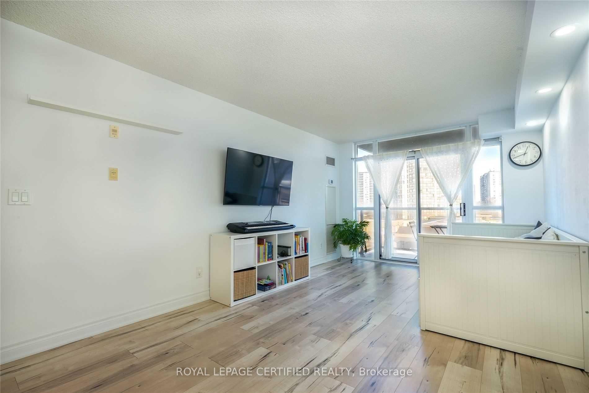 Photo 8 of Unit 424, 3650 Kingston Road, Scarborough, Scarborough Village — HOMEH