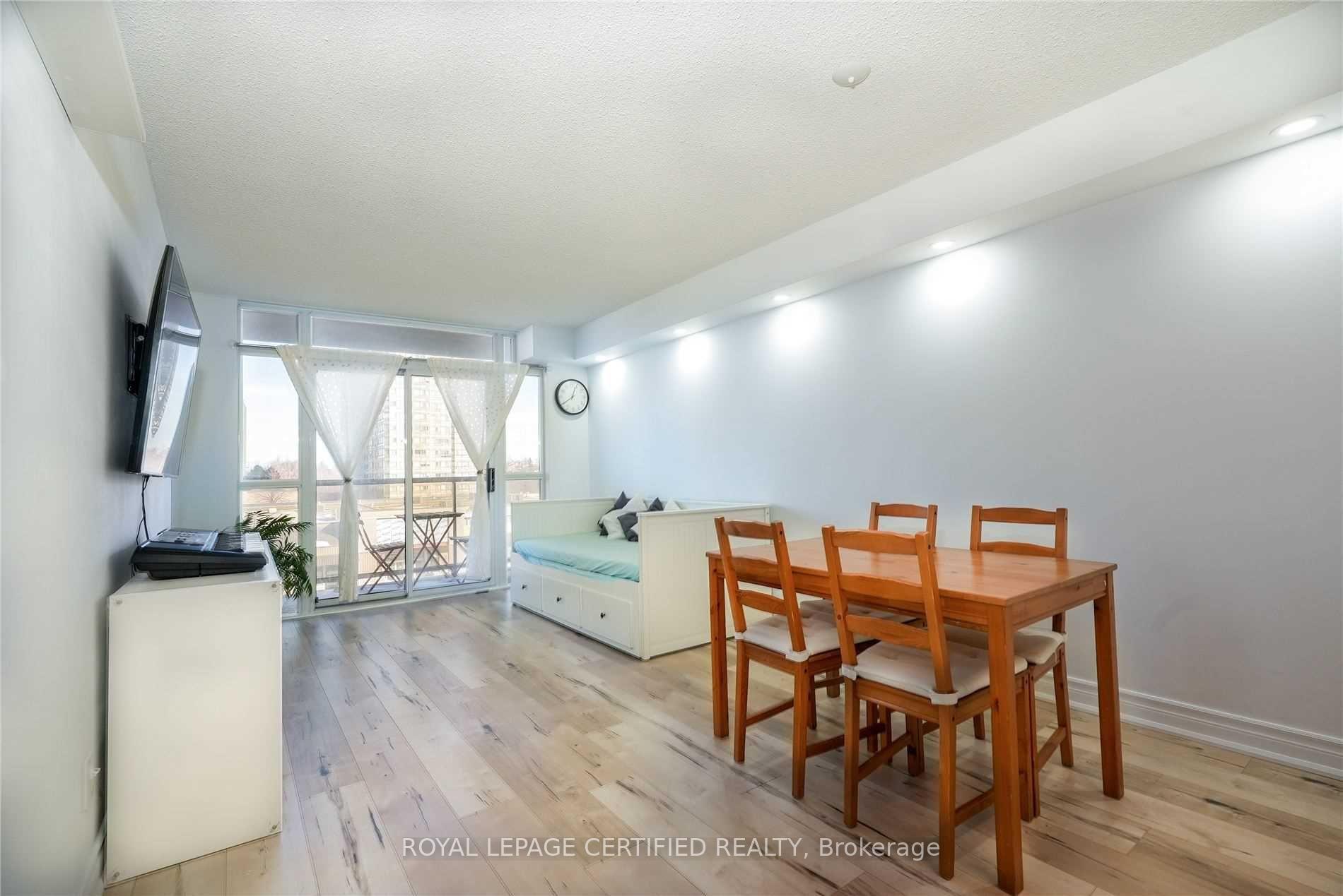 Photo 9 of Unit 424, 3650 Kingston Road, Scarborough, Scarborough Village — HOMEH