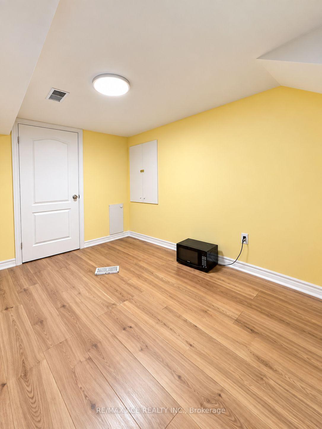 Photo 5 of Unit Bsmt, 57 Steppingstone Trail, Scarborough, Rouge — HOMEH