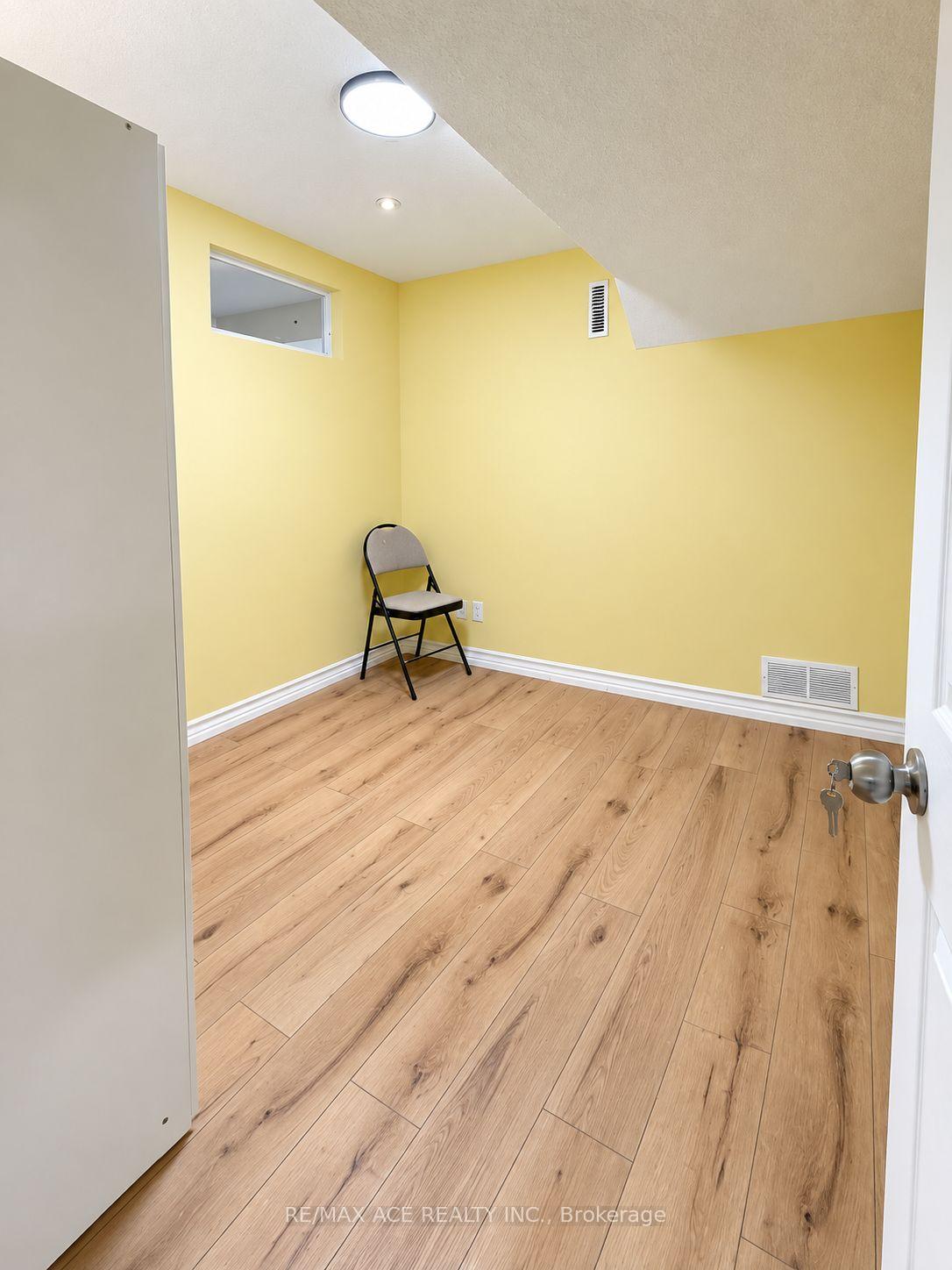 Photo 6 of Unit Bsmt, 57 Steppingstone Trail, Scarborough, Rouge — HOMEH