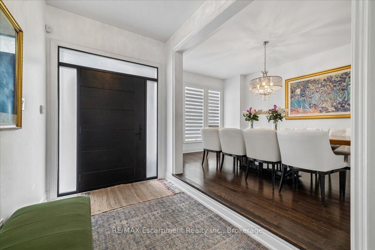 Photo 3 of 2400 Spring Meadow Way, Oakville, Westmount — HOMEH