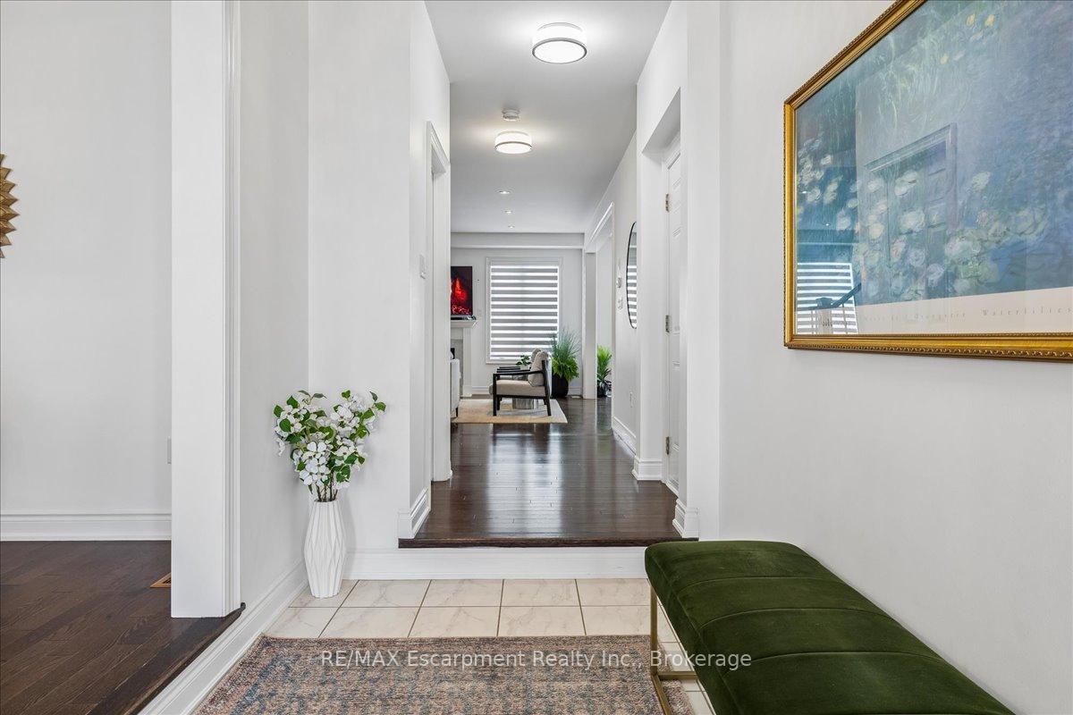 Photo 4 of 2400 Spring Meadow Way, Oakville, Westmount — HOMEH