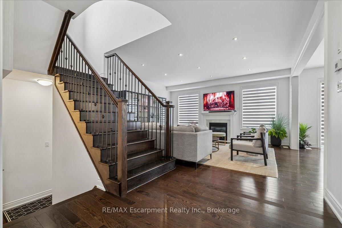Photo 7 of 2400 Spring Meadow Way, Oakville, Westmount — HOMEH