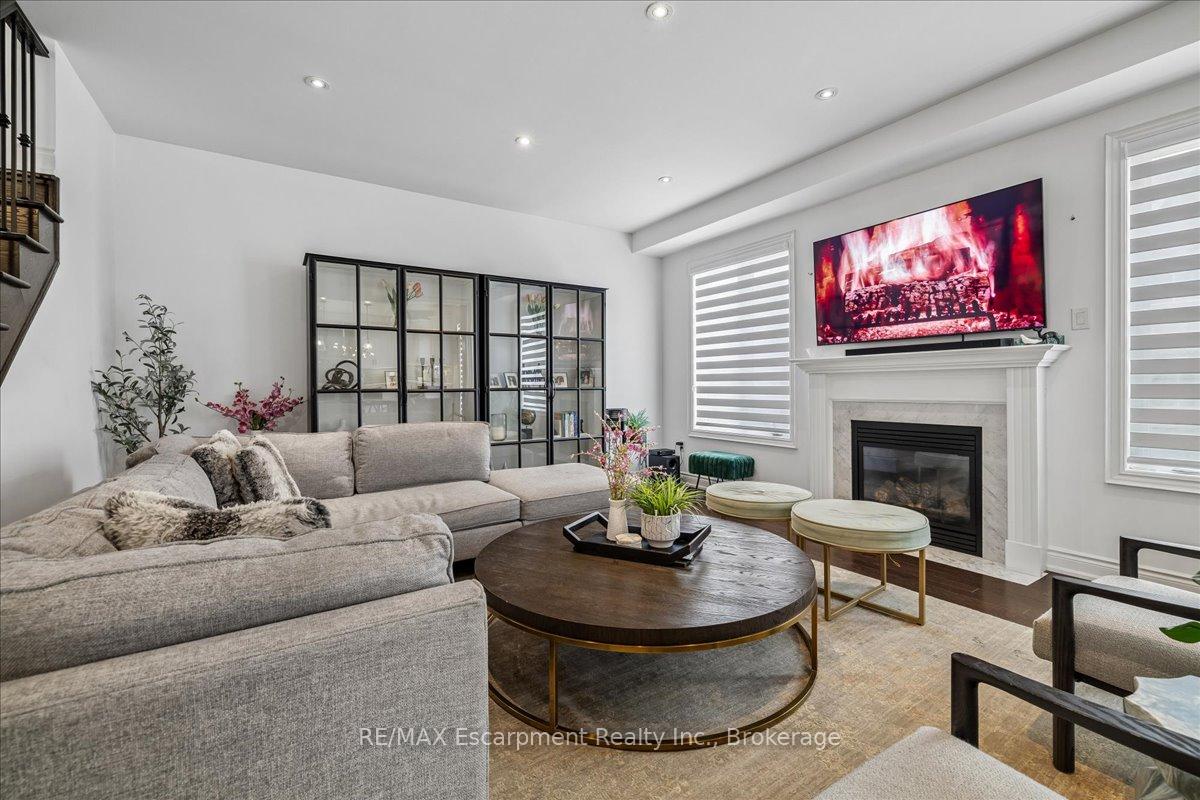 Photo 8 of 2400 Spring Meadow Way, Oakville, Westmount — HOMEH
