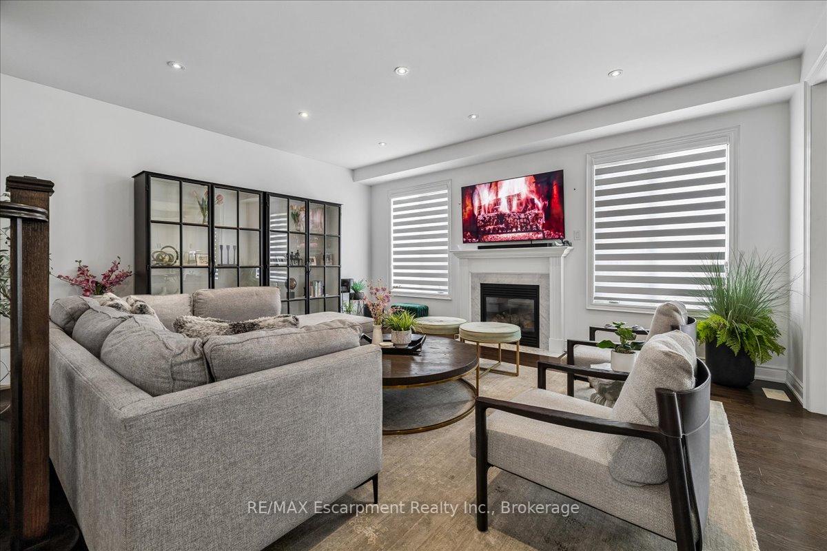 Photo 9 of 2400 Spring Meadow Way, Oakville, Westmount — HOMEH