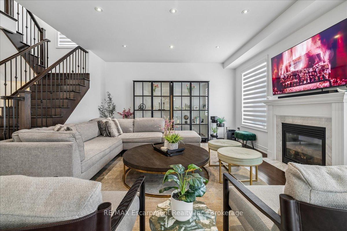 Photo 10 of 2400 Spring Meadow Way, Oakville, Westmount — HOMEH