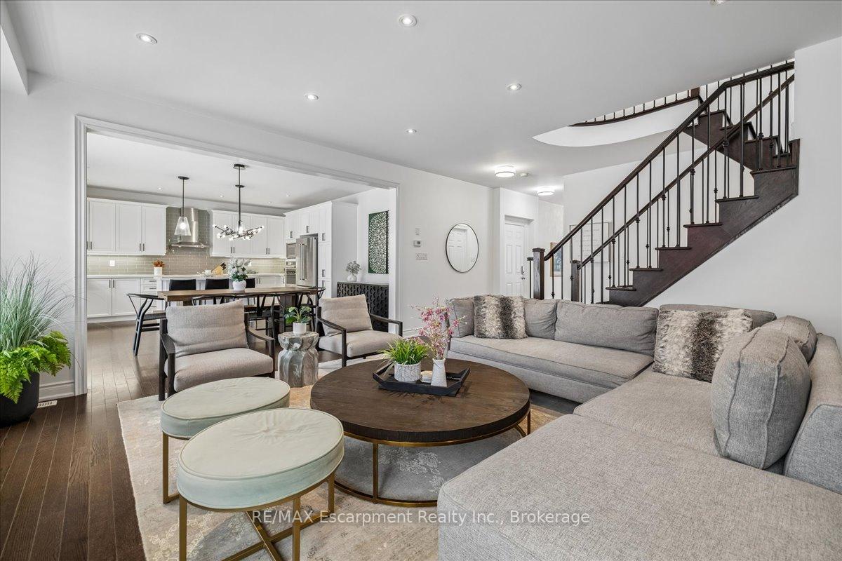 Photo 12 of 2400 Spring Meadow Way, Oakville, Westmount — HOMEH