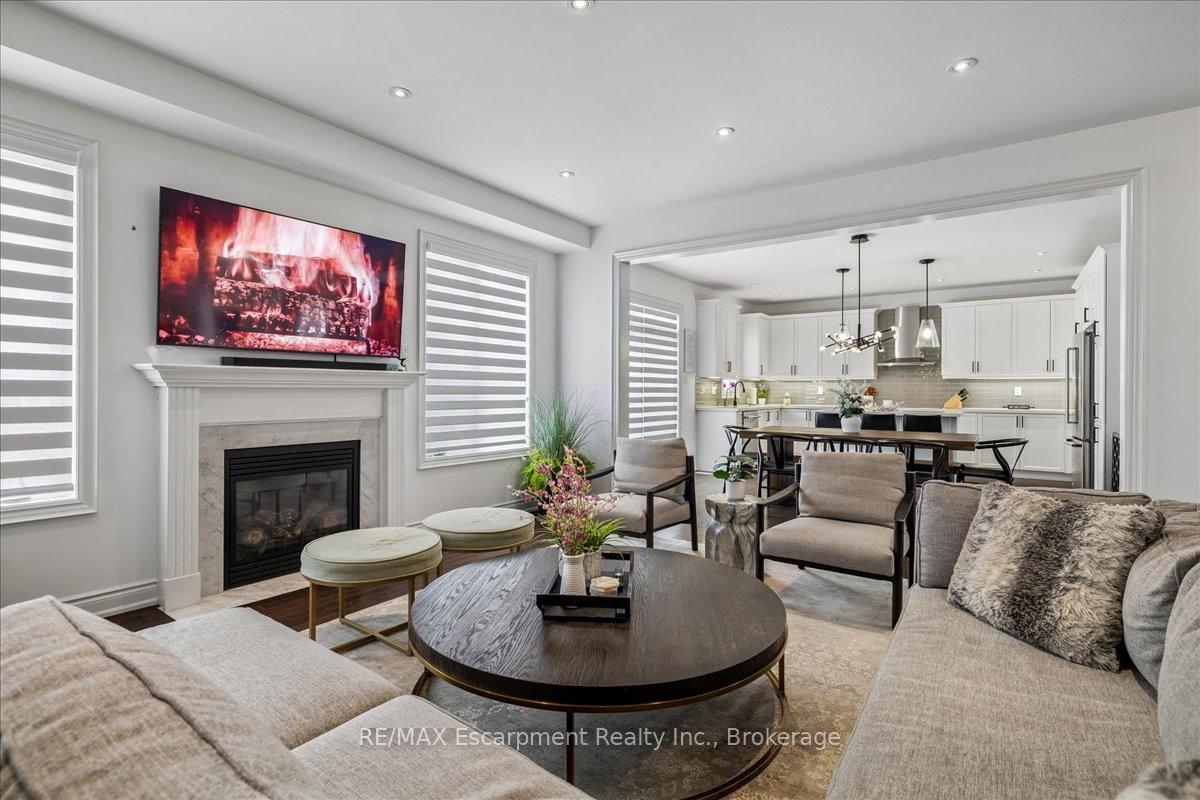 Photo 13 of 2400 Spring Meadow Way, Oakville, Westmount — HOMEH
