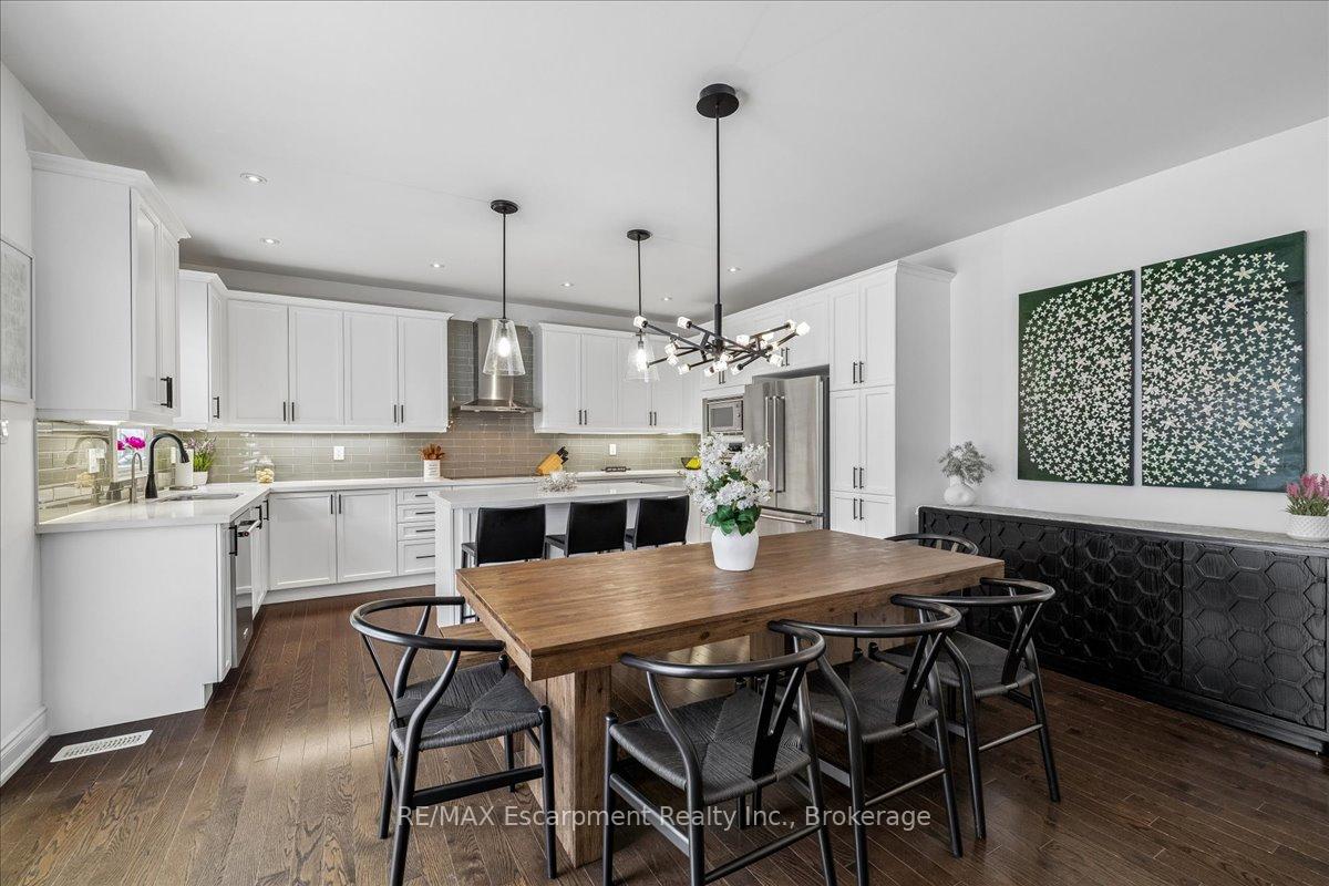 Photo 14 of 2400 Spring Meadow Way, Oakville, Westmount — HOMEH