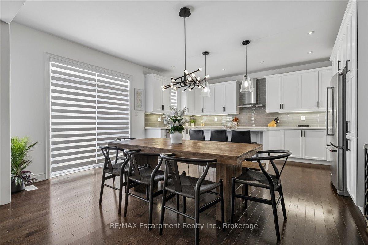 Photo 15 of 2400 Spring Meadow Way, Oakville, Westmount — HOMEH