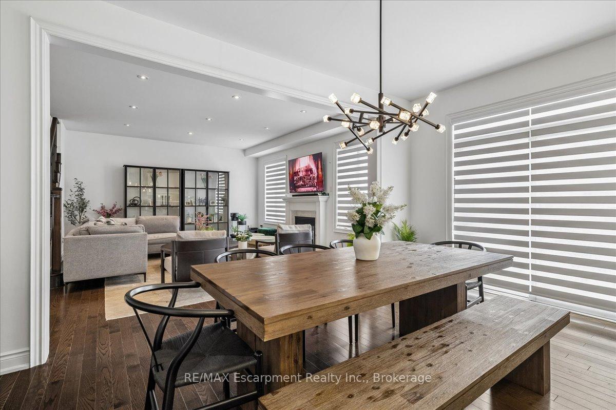 Photo 16 of 2400 Spring Meadow Way, Oakville, Westmount — HOMEH