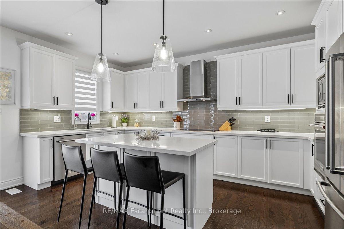 Photo 17 of 2400 Spring Meadow Way, Oakville, Westmount — HOMEH