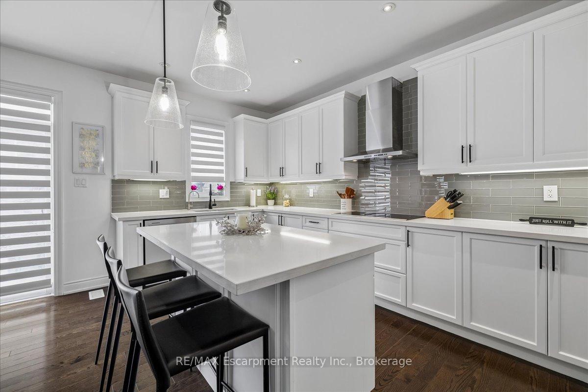 Photo 19 of 2400 Spring Meadow Way, Oakville, Westmount — HOMEH