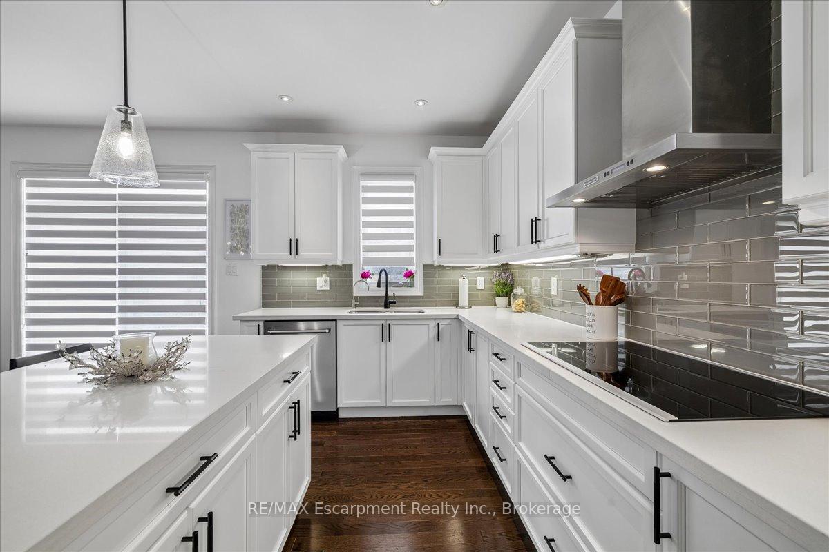 Photo 20 of 2400 Spring Meadow Way, Oakville, Westmount — HOMEH