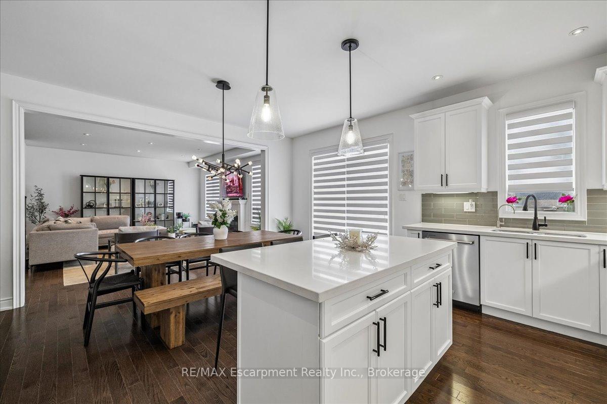 Photo 21 of 2400 Spring Meadow Way, Oakville, Westmount — HOMEH
