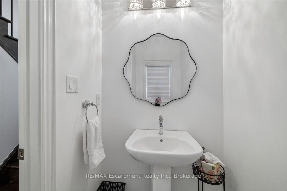 Photo 22 of 2400 Spring Meadow Way, Oakville, Westmount — HOMEH