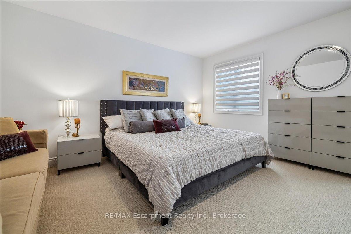 Photo 26 of 2400 Spring Meadow Way, Oakville, Westmount — HOMEH