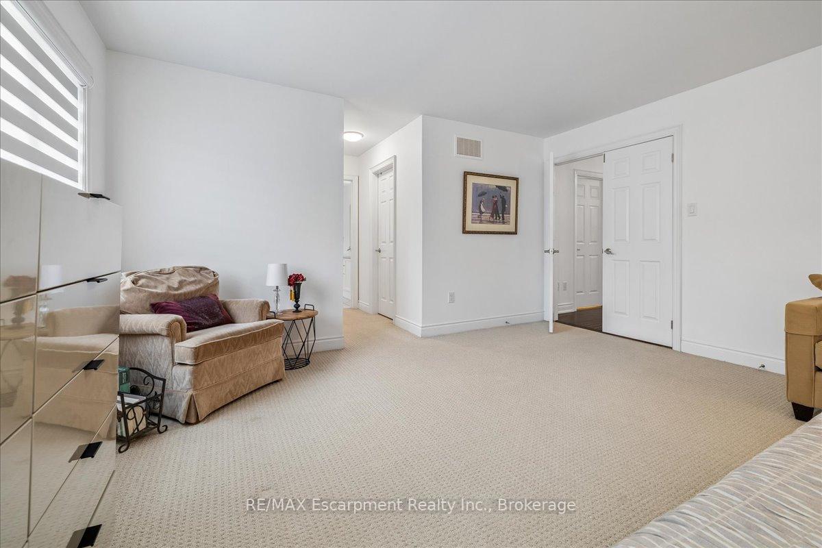 Photo 27 of 2400 Spring Meadow Way, Oakville, Westmount — HOMEH