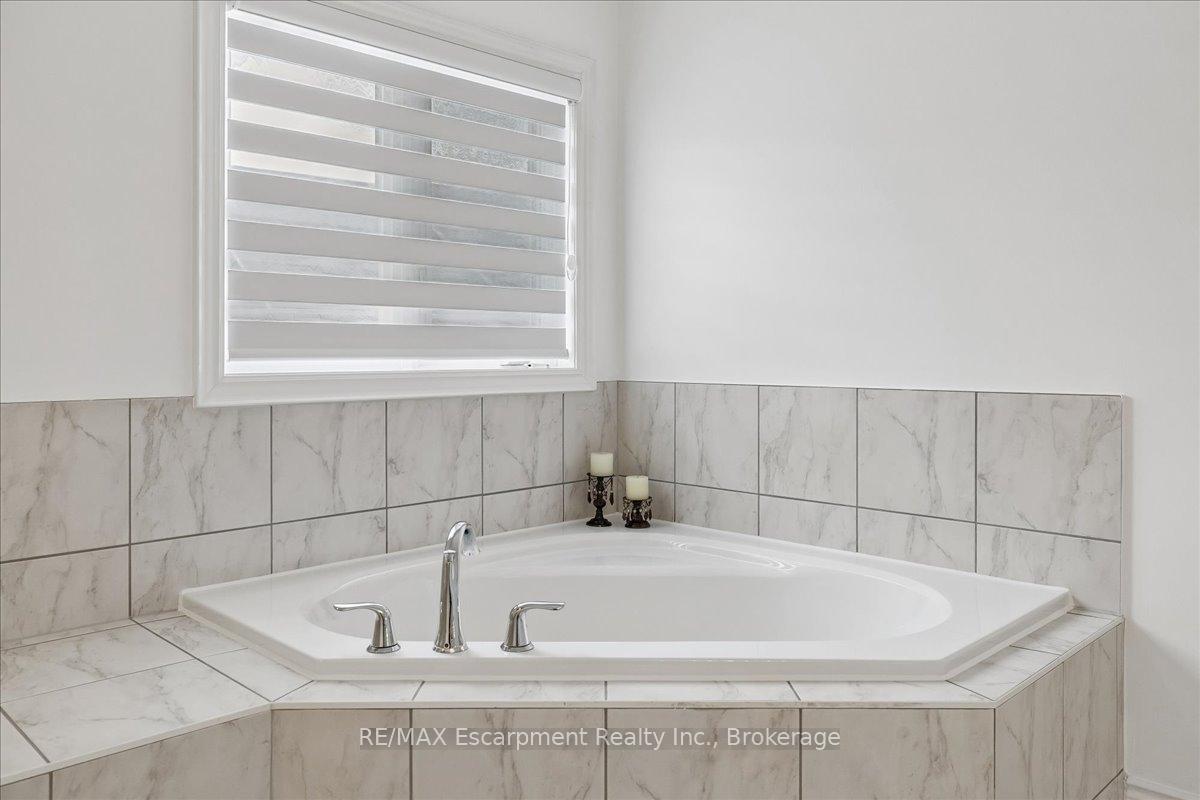 Photo 29 of 2400 Spring Meadow Way, Oakville, Westmount — HOMEH