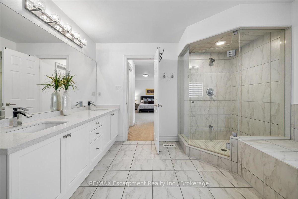 Photo 30 of 2400 Spring Meadow Way, Oakville, Westmount — HOMEH