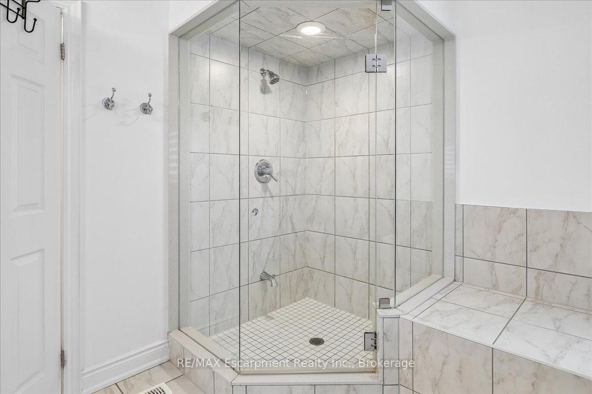 Photo 31 of 2400 Spring Meadow Way, Oakville, Westmount — HOMEH