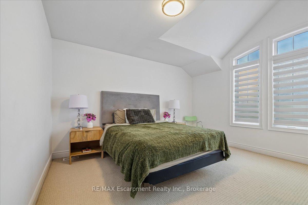Photo 33 of 2400 Spring Meadow Way, Oakville, Westmount — HOMEH