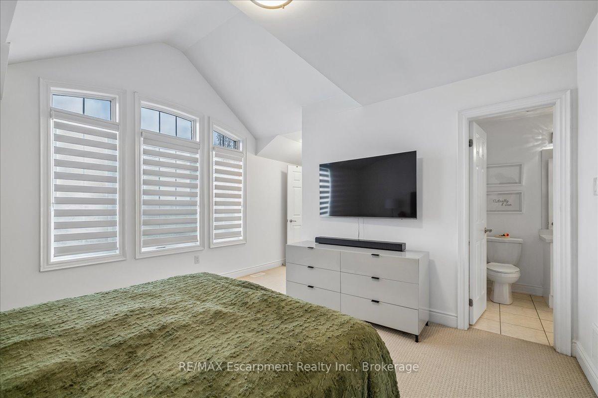 Photo 34 of 2400 Spring Meadow Way, Oakville, Westmount — HOMEH