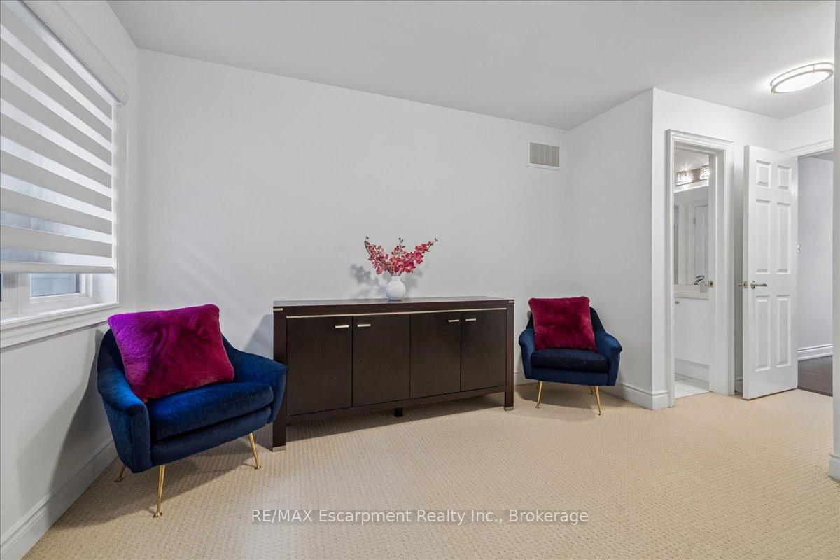 Photo 36 of 2400 Spring Meadow Way, Oakville, Westmount — HOMEH