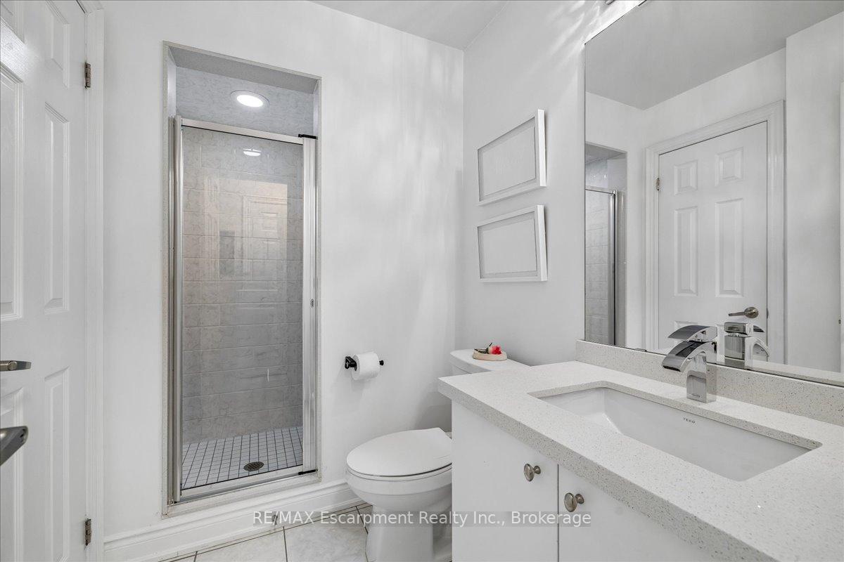 Photo 37 of 2400 Spring Meadow Way, Oakville, Westmount — HOMEH