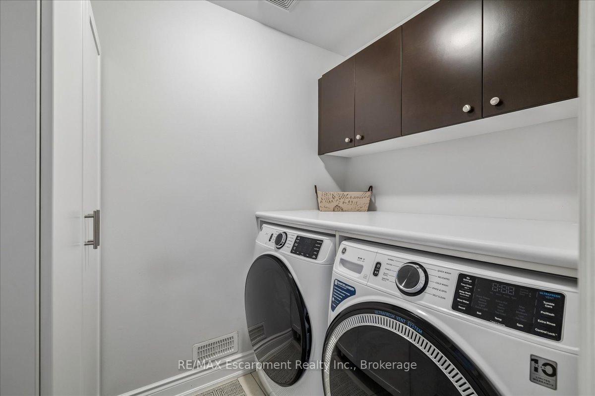 Photo 39 of 2400 Spring Meadow Way, Oakville, Westmount — HOMEH