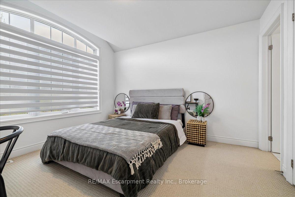 Photo 40 of 2400 Spring Meadow Way, Oakville, Westmount — HOMEH