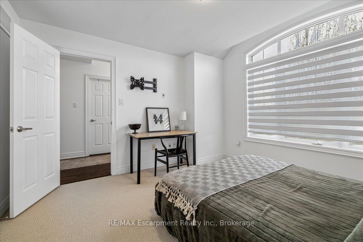 Photo 41 of 2400 Spring Meadow Way, Oakville, Westmount — HOMEH