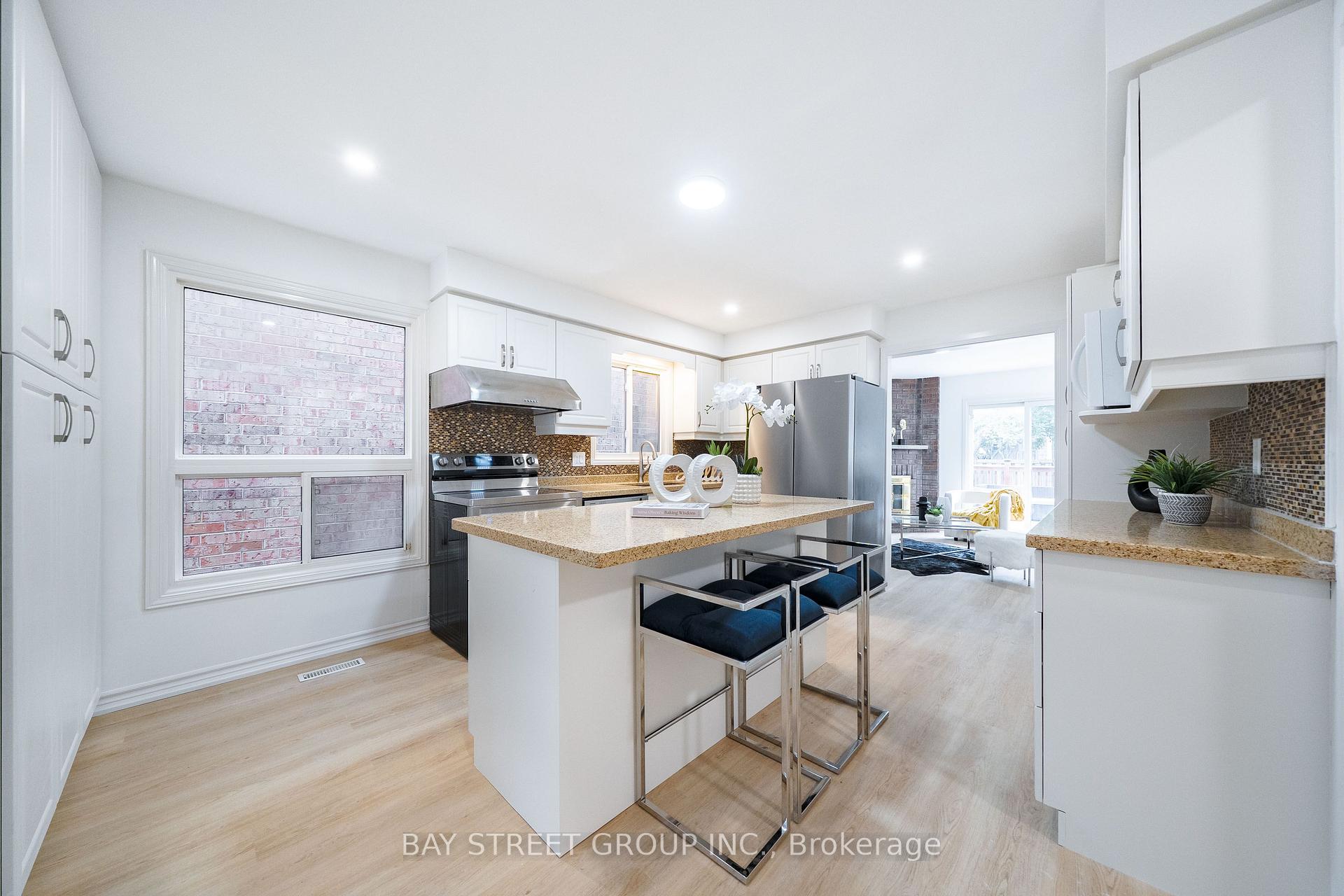Photo 8 of 45 Thurman Road, Vaughan, Lakeview Estates — HOMEH