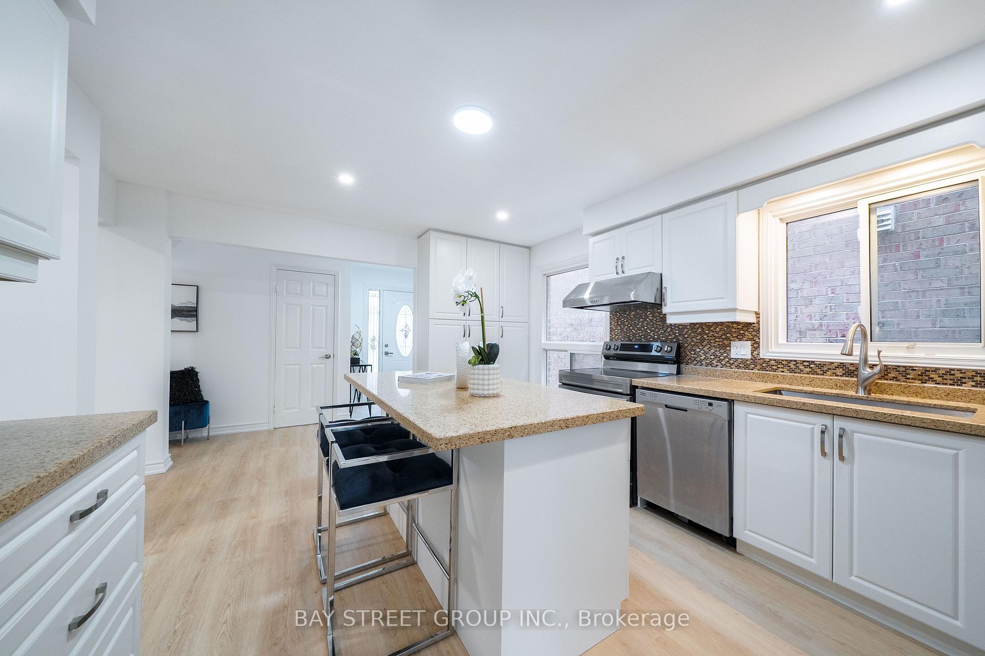 Photo 12 of 45 Thurman Road, Vaughan, Lakeview Estates — HOMEH