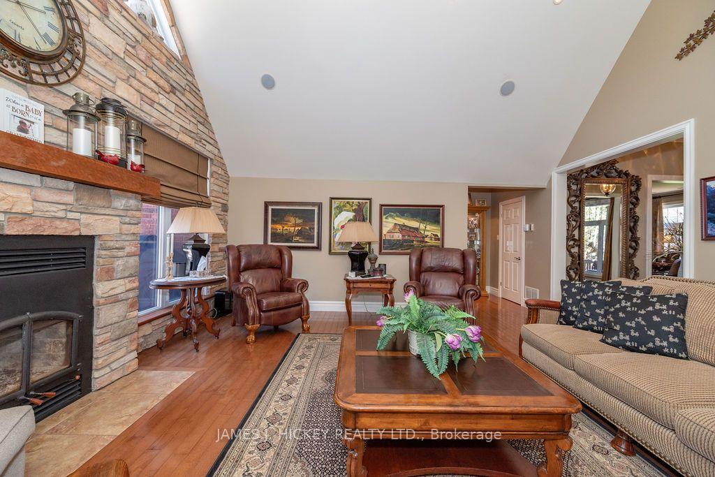 Photo 8 of 182 River Drive, Petawawa, Petawawa — HOMEH