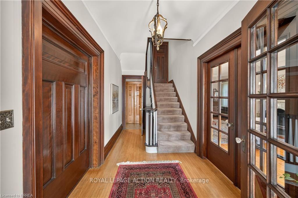 Photo 5 of 29 Lorne Crescent, Brantford, North Ward — HOMEH