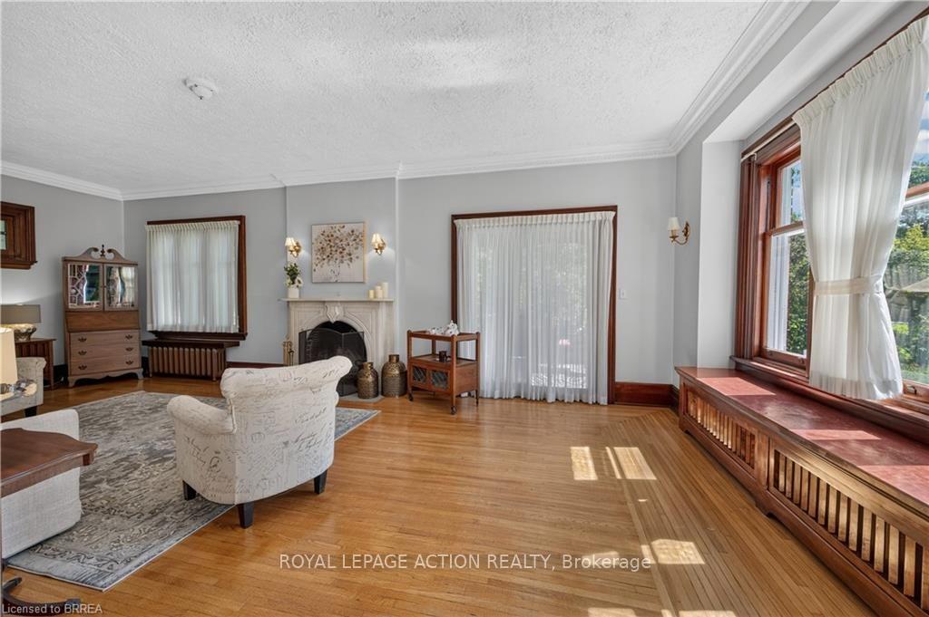 Photo 6 of 29 Lorne Crescent, Brantford, North Ward — HOMEH