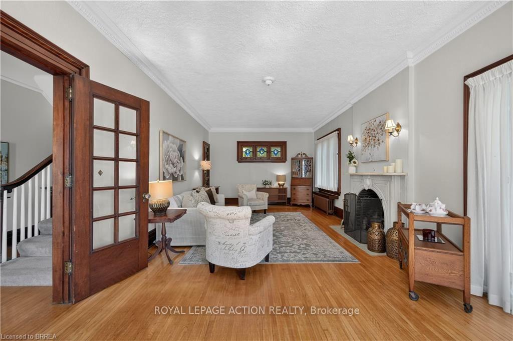 Photo 7 of 29 Lorne Crescent, Brantford, North Ward — HOMEH