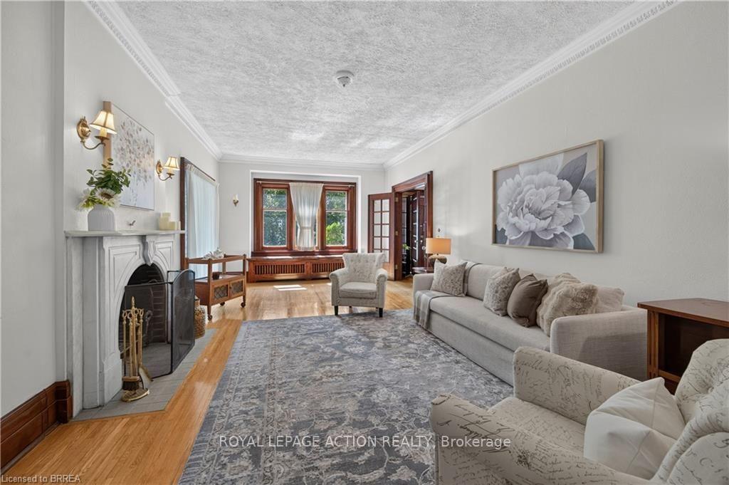 Photo 9 of 29 Lorne Crescent, Brantford, North Ward — HOMEH
