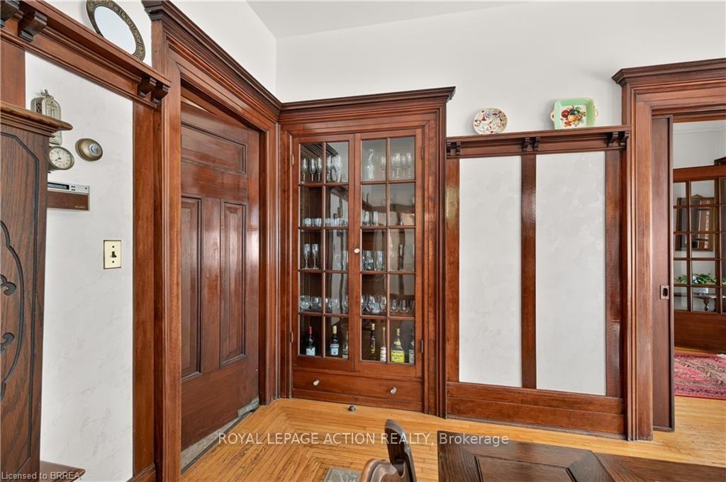 Photo 13 of 29 Lorne Crescent, Brantford, North Ward — HOMEH
