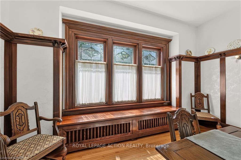 Photo 14 of 29 Lorne Crescent, Brantford, North Ward — HOMEH