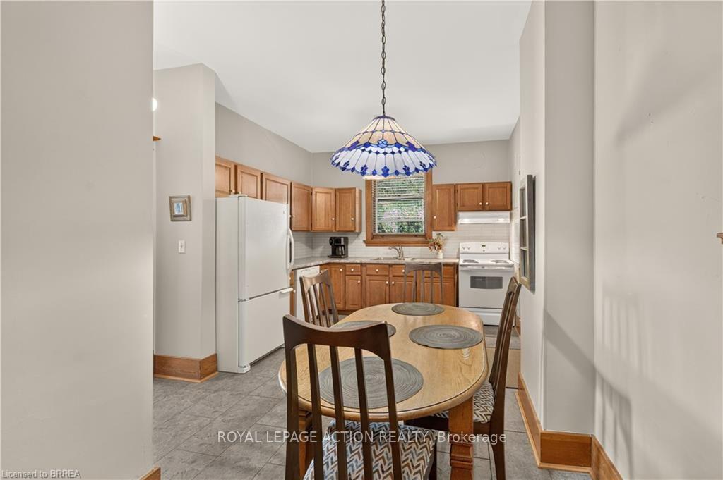 Photo 16 of 29 Lorne Crescent, Brantford, North Ward — HOMEH