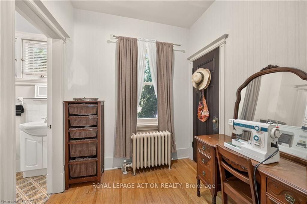 Photo 23 of 29 Lorne Crescent, Brantford, North Ward — HOMEH