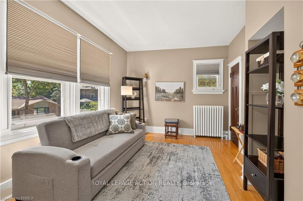 Photo 26 of 29 Lorne Crescent, Brantford, North Ward — HOMEH