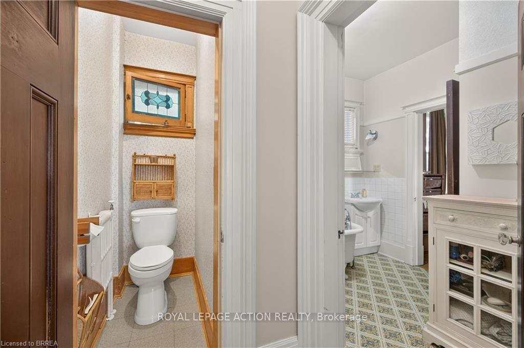 Photo 29 of 29 Lorne Crescent, Brantford, North Ward — HOMEH