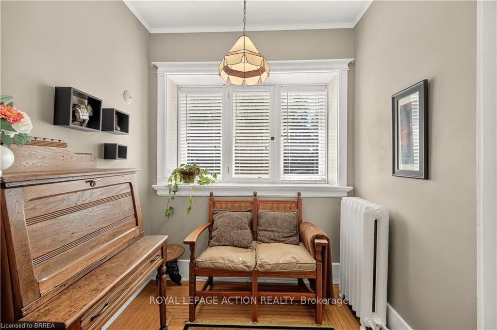 Photo 31 of 29 Lorne Crescent, Brantford, North Ward — HOMEH